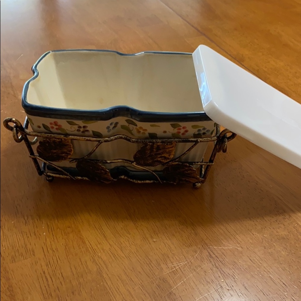 Sold - Temp-Tations ovenware - 4 piece set